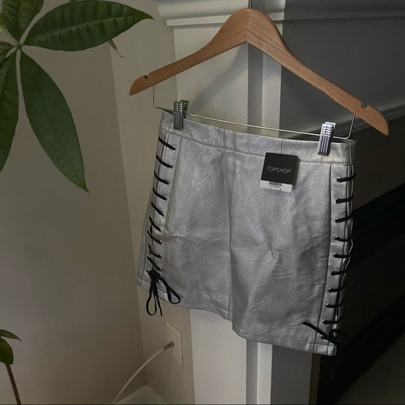 NWT TOPSHOP Silver Metallic Lace Up Mini Skirt - Picture 3 of 7